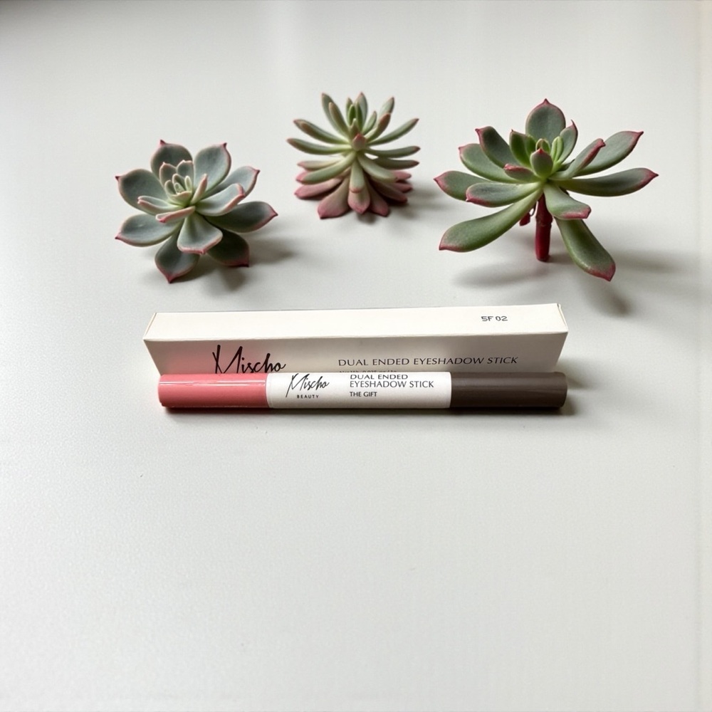 🦄 NIB! Mischo Beauty Dual Ended Eyeshadow Stick in The Gift!